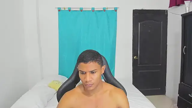 Snapshot of corzoethan chatting on September 18, 2025, 10:45 pm corzoethan online show from September 18, 2025, 10:45 pm