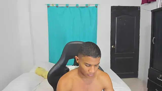 Snapshot of corzoethan chatting on September 24, 2025, 1:20 am corzoethan online show from September 24, 2025, 1:20 am