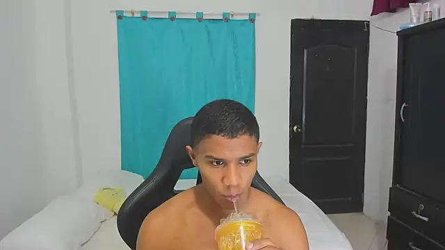 Snapshot of corzoethan chatting on September 28, 2025, 11:10 pm corzoethan online show from September 28, 2025, 11:10 pm