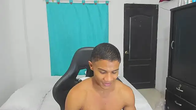 Snapshot of corzoethan chatting on October 8, 2025, 11:46 pm corzoethan online show from October 8, 2025, 11:46 pm