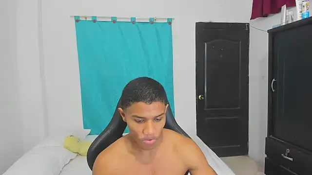 Snapshot of corzoethan chatting on October 12, 2025, 11:26 pm corzoethan online show from October 12, 2025, 11:26 pm