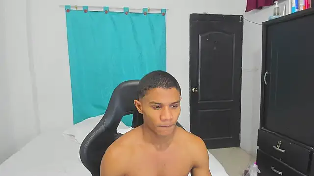 Snapshot of corzoethan chatting on October 22, 2025, 1:28 am corzoethan online show from October 22, 2025, 1:28 am