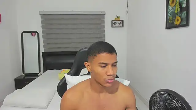 Snapshot of corzoethan chatting on November 6, 2025, 10:54 pm corzoethan online show from November 6, 2025, 10:54 pm