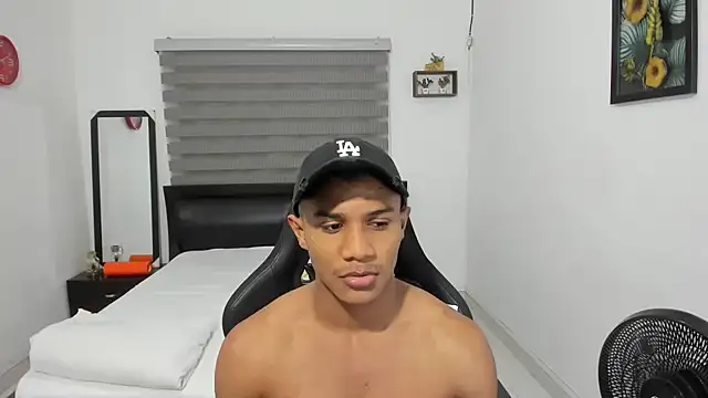 Snapshot of corzoethan chatting on November 16, 2025, 11:10 pm corzoethan online show from November 16, 2025, 11:10 pm