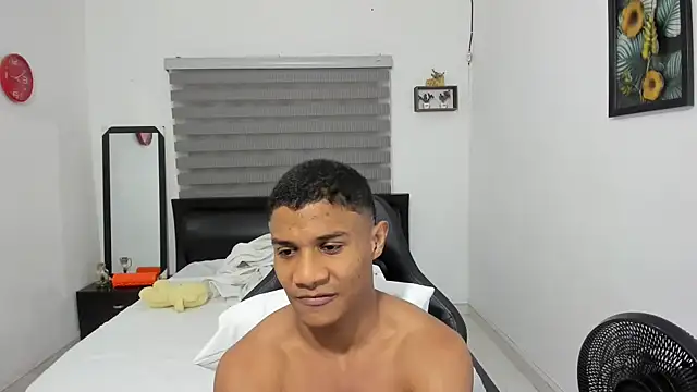 Snapshot of corzoethan chatting on November 19, 2025, 11:16 pm corzoethan online show from November 19, 2025, 11:16 pm