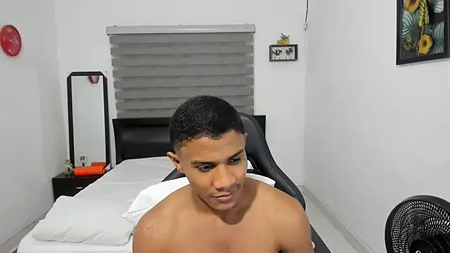 Snapshot of corzoethan chatting on November 21, 2025, 10:52 pm corzoethan online show from November 21, 2025, 10:52 pm