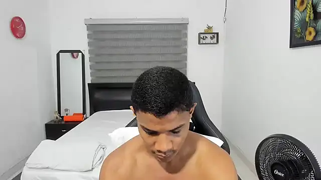 Snapshot of corzoethan chatting on December 1, 2025, 5:01 am corzoethan online show from December 1, 2025, 5:01 am