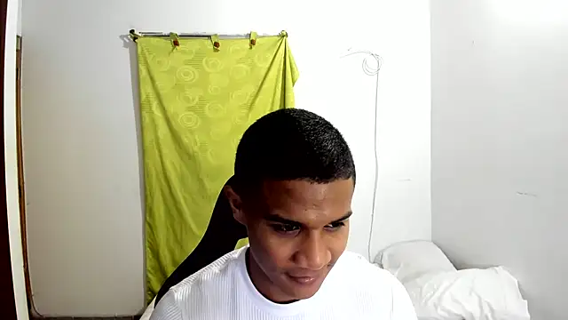 Snapshot of corzoethan chatting on July 6, 2026, 5:26 pm corzoethan online show from July 6, 2026, 5:26 pm