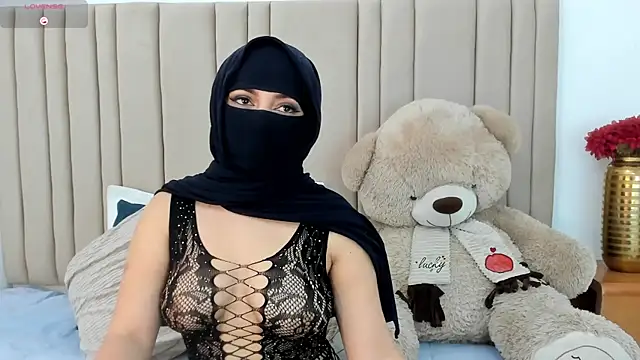 izadii online show from May 4, 2026, 6:48 pm