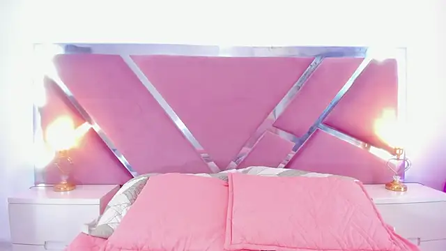 Snapshot of NinnaVous chatting on January 15, 2025, 2:24 pm NinnaVous online show from January 15, 2025, 2:24 pm