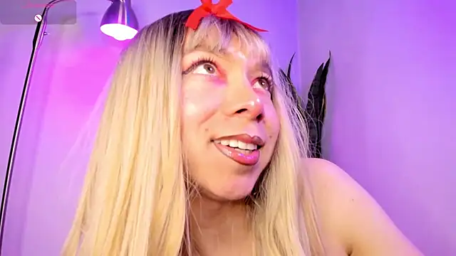 victoria qq online show from October 18, 2025, 8:42 pm