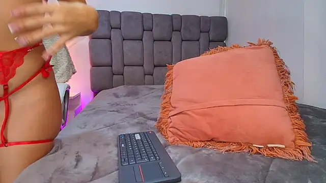 Snapshot of MariianaGomez chatting on January 4, 2025, 2:04 pm MariianaGomez online show from January 4, 2025, 2:04 pm