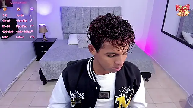 Snapshot of Noah_Smith04 chatting on January 10, 2025, 11:54 am Noah Smith04 online show from January 10, 2025, 11:54 am