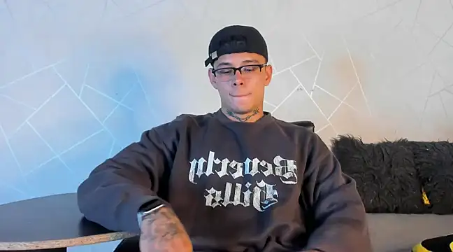 Snapshot of NoahhBrown chatting on January 7, 2025, 10:41 pm NoahhBrown online show from January 7, 2025, 10:41 pm