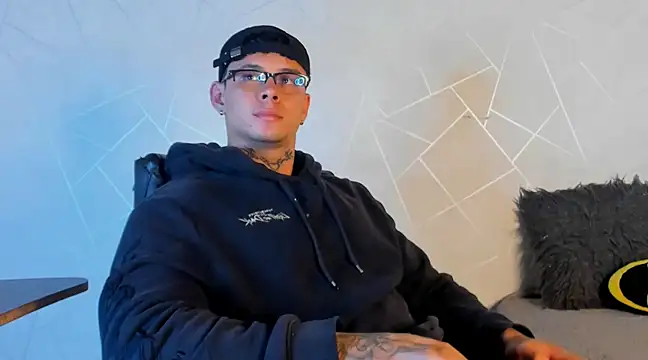 Snapshot of NoahhBrown chatting on January 12, 2025, 4:10 am NoahhBrown online show from January 12, 2025, 4:10 am