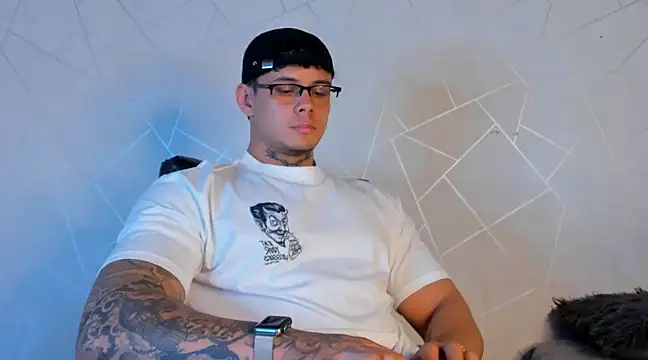 Snapshot of NoahhBrown chatting on January 13, 2025, 3:45 am NoahhBrown online show from January 13, 2025, 3:45 am