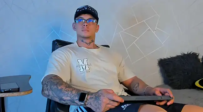 Snapshot of NoahhBrown chatting on January 14, 2025, 4:25 am NoahhBrown online show from January 14, 2025, 4:25 am