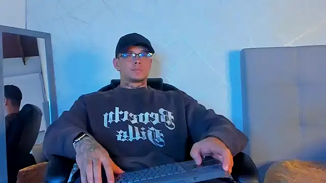 Snapshot of NoahhBrown chatting on January 30, 2025, 2:49 am NoahhBrown online show from January 30, 2025, 2:49 am