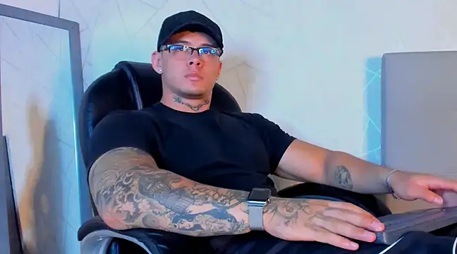 Snapshot of NoahhBrown chatting on February 6, 2025, 3:06 am NoahhBrown online show from February 6, 2025, 3:06 am