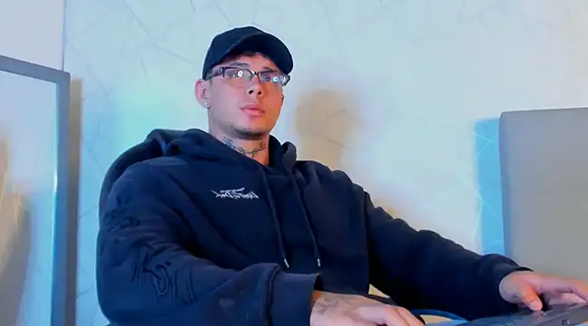 Snapshot of NoahhBrown chatting on February 10, 2025, 3:03 am NoahhBrown online show from February 10, 2025, 3:03 am