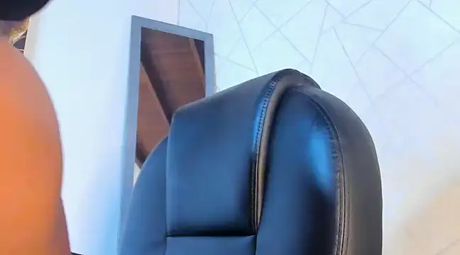 Snapshot of NoahhBrown chatting on March 17, 2025, 8:29 am NoahhBrown online show from March 17, 2025, 8:29 am