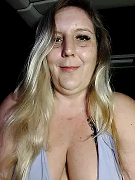 BecciDeluxe online show from November 15, 2025, 2:31 am