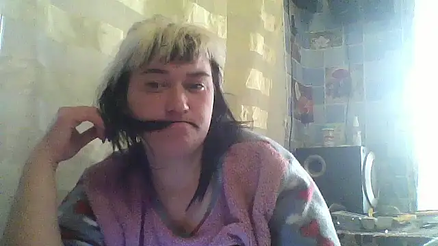 Snapshot of HollyLaBerry chatting on May 11, 2026, 2:45 pm HollyLaBerry online show from May 11, 2026, 2:45 pm