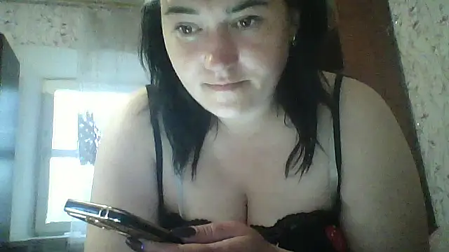 Snapshot of HollyLaBerry chatting on May 12, 2026, 6:43 am HollyLaBerry online show from May 12, 2026, 6:43 am