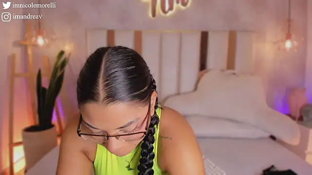 Nicolemorelli2 online show from November 27, 2025, 12:18 pm