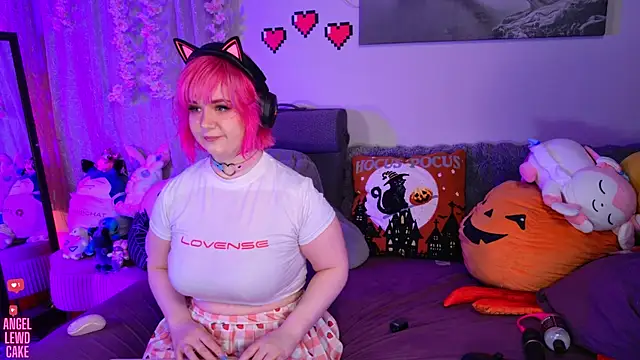 Angel-Lewd-Cake online show from May 7, 2026, 12:27 am