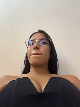 Snapshot of your_khloe chatting on May 6, 2026, 1:27 pm your khloe online show from May 6, 2026, 1:27 pm