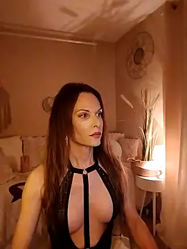 Luna Kitanna online show from May 2, 2026, 6:13 pm