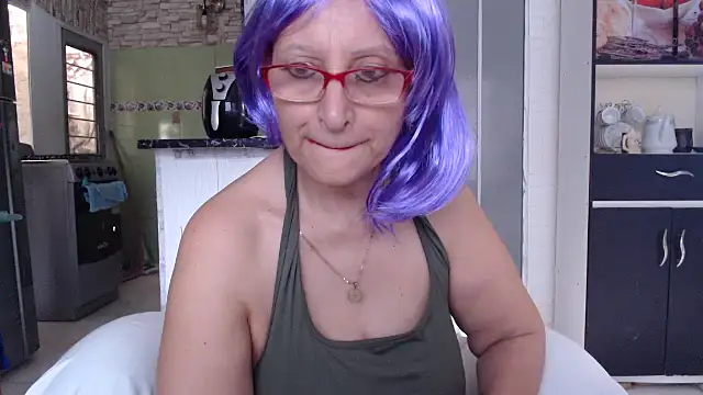 Lilly macflyy online show from September 8, 2025, 4:28 pm