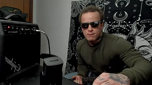 Snapshot of layneinchains chatting on December 21, 2024, 9:25 pm layneinchains online show from December 21, 2024, 9:25 pm