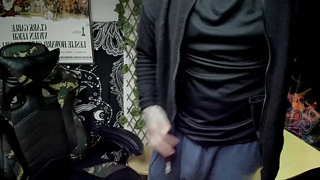 Snapshot of layneinchains chatting on January 27, 2025, 12:01 am layneinchains online show from January 27, 2025, 12:01 am