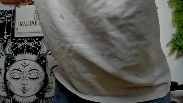 Snapshot of layneinchains chatting on February 8, 2025, 5:50 pm layneinchains online show from February 8, 2025, 5:50 pm