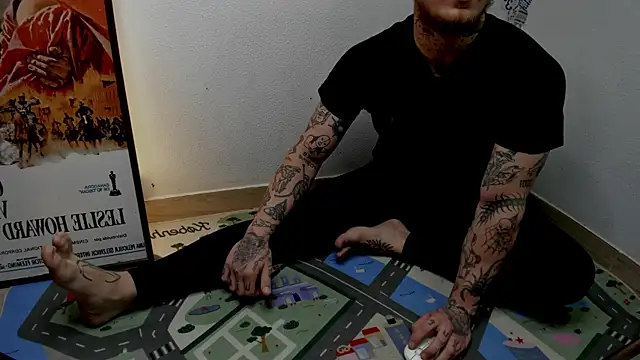 Snapshot of layneinchains chatting on October 6, 2025, 8:45 am layneinchains online show from October 6, 2025, 8:45 am