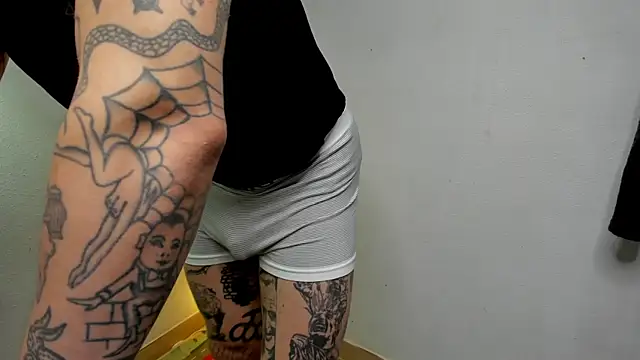 Snapshot of layneinchains chatting on November 14, 2025, 4:49 pm layneinchains online show from November 14, 2025, 4:49 pm