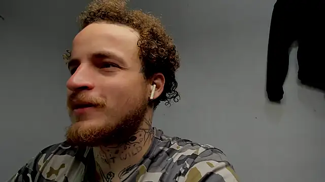 Snapshot of layneinchains chatting on November 17, 2025, 7:25 am layneinchains online show from November 17, 2025, 7:25 am