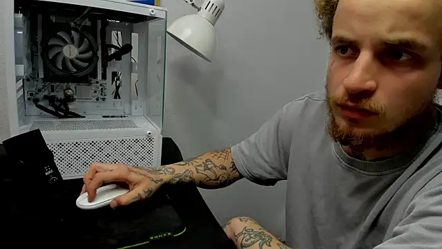 Snapshot of layneinchains chatting on November 19, 2025, 4:18 pm layneinchains online show from November 19, 2025, 4:18 pm