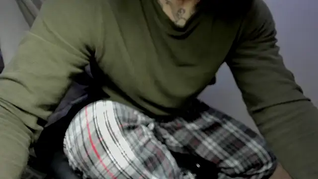 Snapshot of layneinchains chatting on November 25, 2025, 7:52 am layneinchains online show from November 25, 2025, 7:52 am