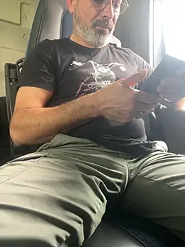 Snapshot of dzhakar chatting on October 22, 2025, 10:37 am dzhakar online show from October 22, 2025, 10:37 am