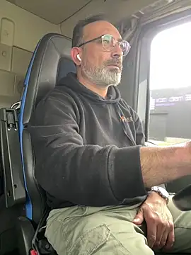 Snapshot of dzhakar chatting on October 23, 2025, 10:47 am dzhakar online show from October 23, 2025, 10:47 am