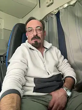 Snapshot of dzhakar chatting on December 3, 2025, 12:58 pm dzhakar online show from December 3, 2025, 12:58 pm