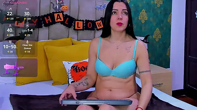 SuzanSmithh online show from October 27, 2025, 11:14 am