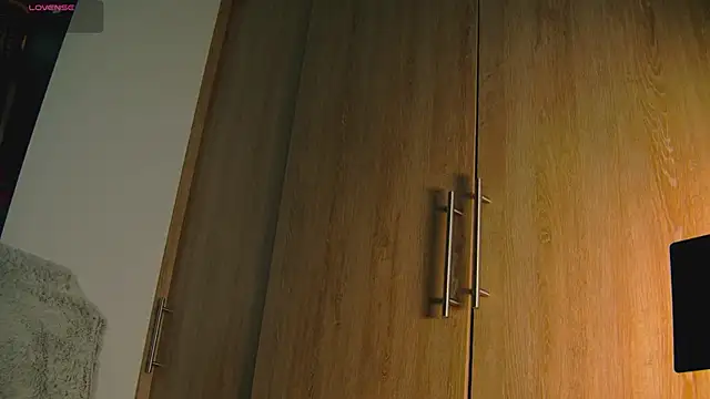 aidaadams online show from October 11, 2025, 8:46 am