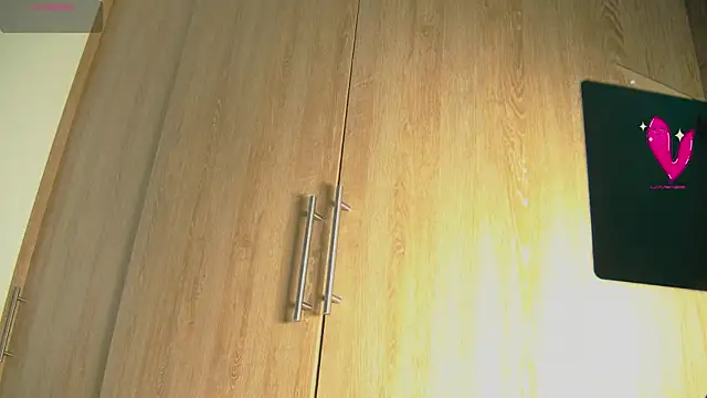 aidaadams online show from October 29, 2025, 11:34 am