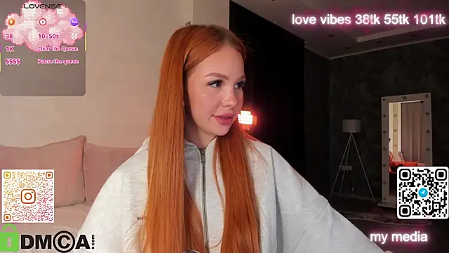 Snapshot of Tracy-Taylor chatting on November 17, 2025, 9:04 am Tracy-Taylor online show from November 17, 2025, 9:04 am