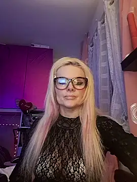 Snapshot of Angeldevilus chatting on February 14, 2025, 1:13 am Angeldevilus online show from February 14, 2025, 1:13 am