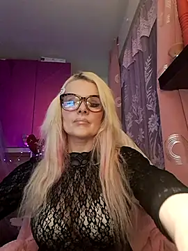 Snapshot of Angeldevilus chatting on February 28, 2025, 5:48 pm Angeldevilus online show from February 28, 2025, 5:48 pm